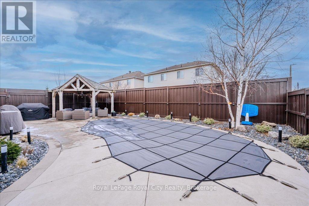 












24 POPHAM DRIVE

,
Guelph (Grange Road),




Ontario
N1E0B8

