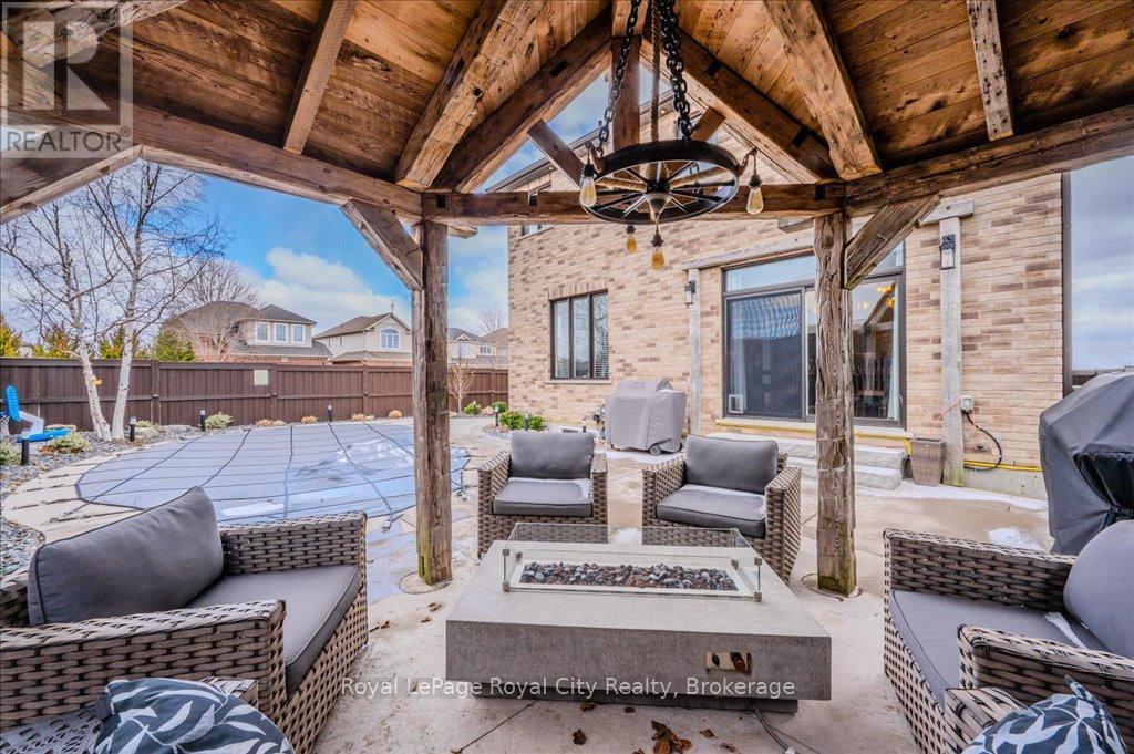 












24 POPHAM DRIVE

,
Guelph (Grange Road),




Ontario
N1E0B8

