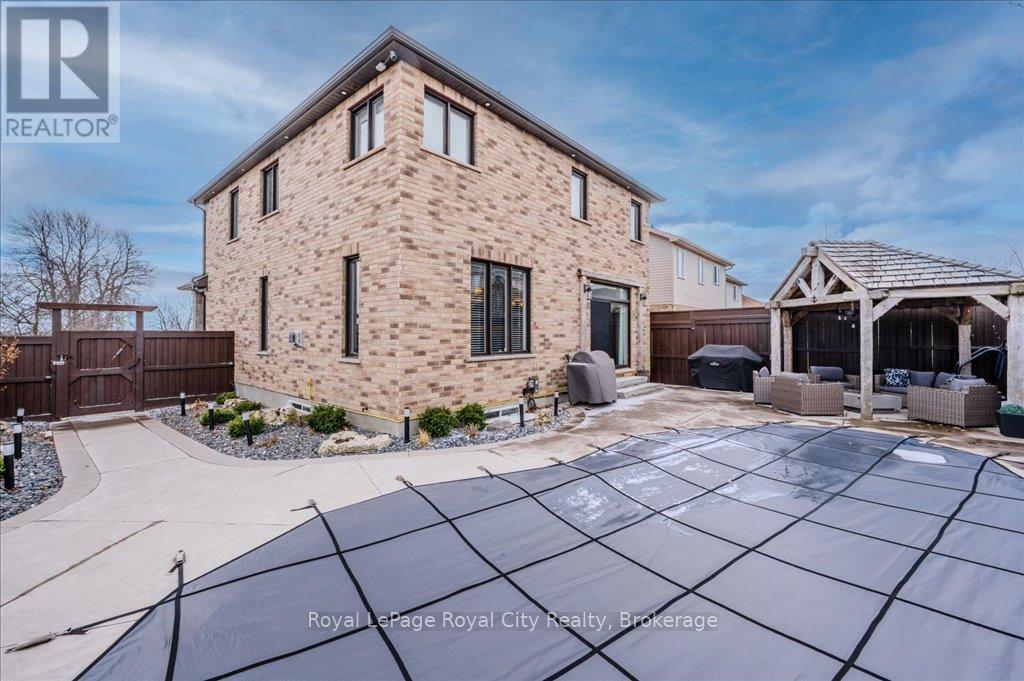 












24 POPHAM DRIVE

,
Guelph (Grange Road),




Ontario
N1E0B8


