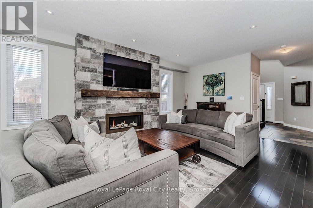 












24 POPHAM DRIVE

,
Guelph (Grange Road),




Ontario
N1E0B8

