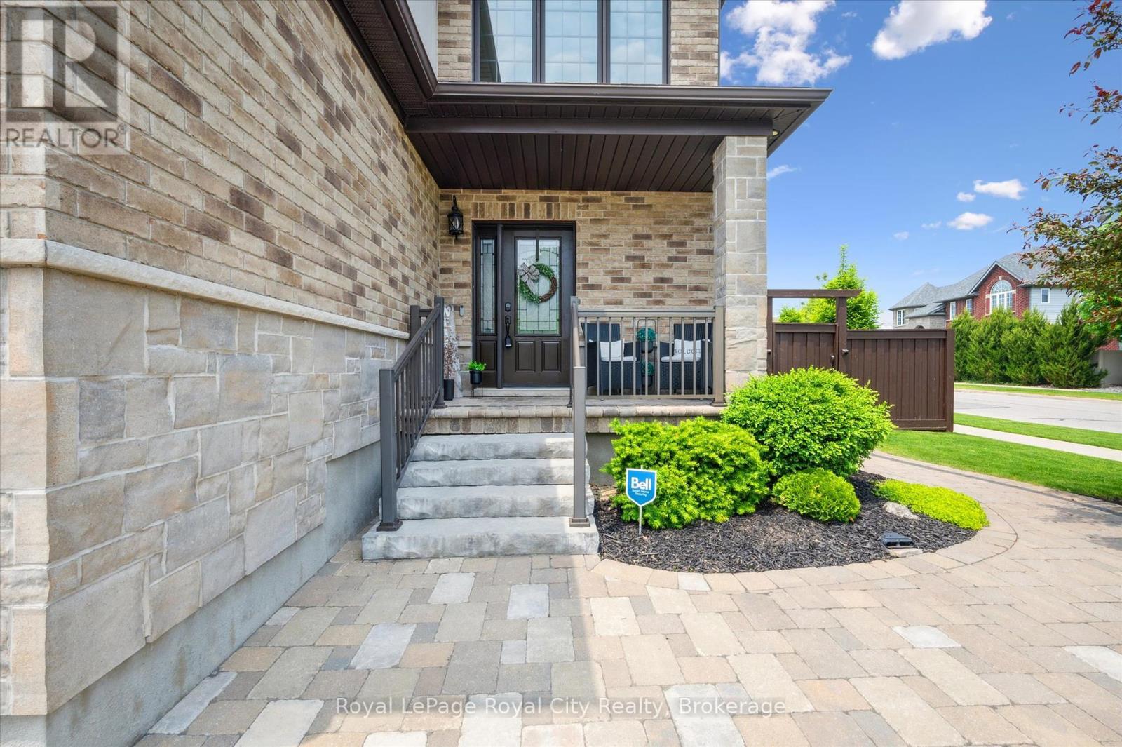 












24 POPHAM DRIVE

,
Guelph (Grange Road),




Ontario
N1E0B8

