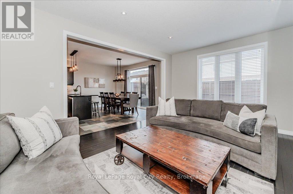 












24 POPHAM DRIVE

,
Guelph (Grange Road),




Ontario
N1E0B8

