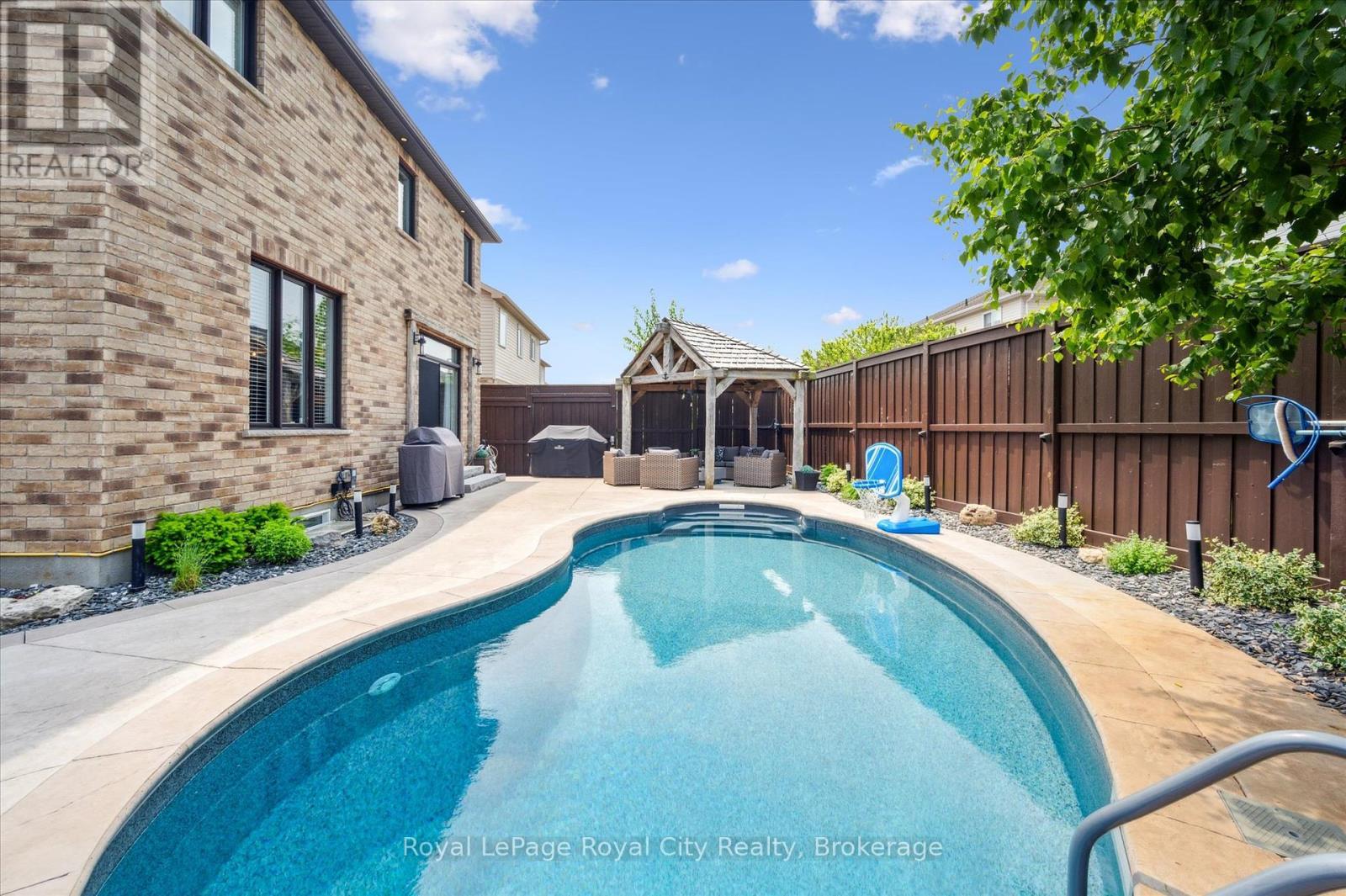 












24 POPHAM DRIVE

,
Guelph (Grange Road),




Ontario
N1E0B8

