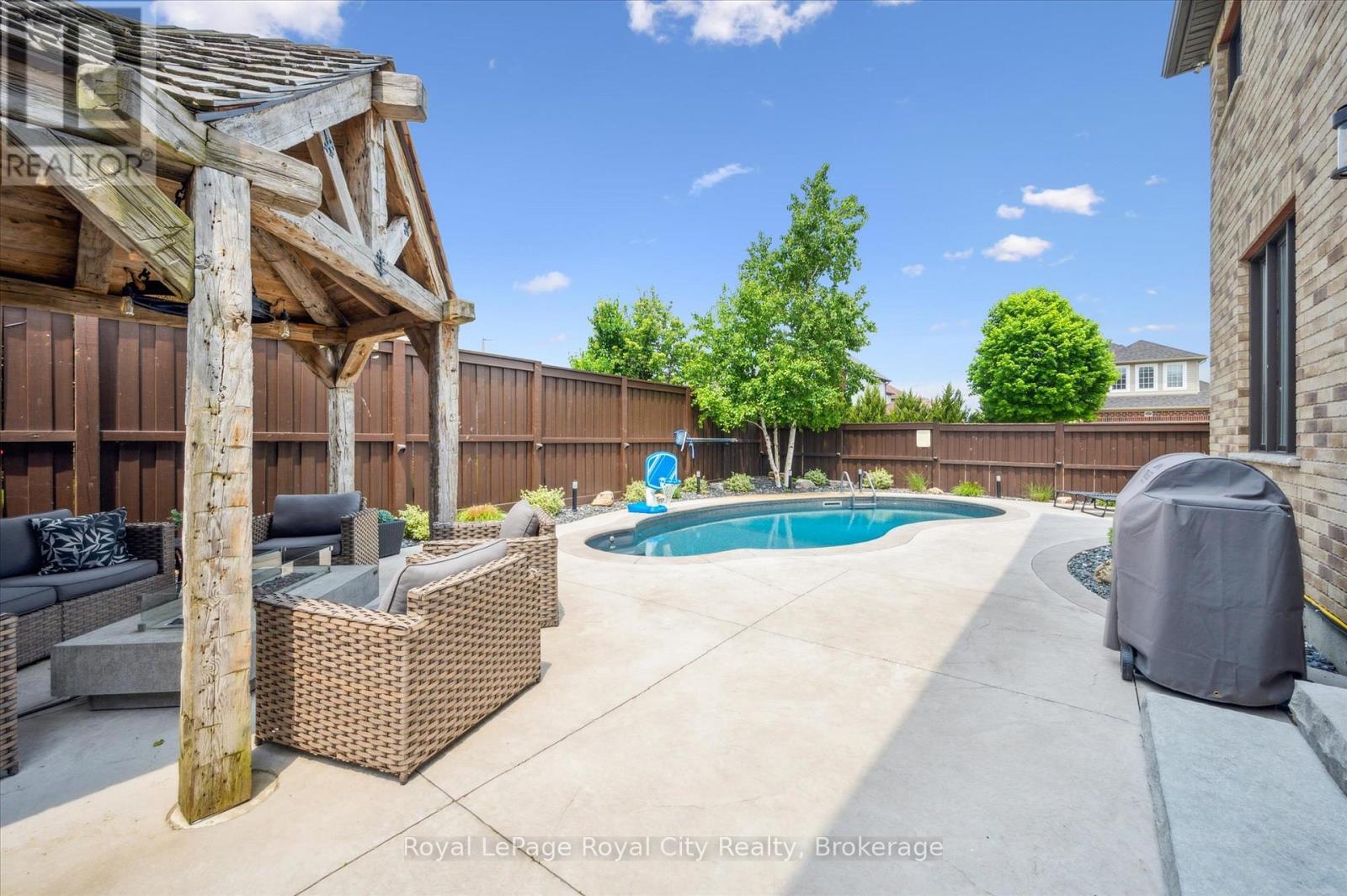 












24 POPHAM DRIVE

,
Guelph (Grange Road),




Ontario
N1E0B8

