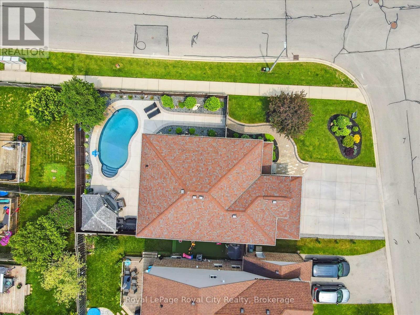 












24 POPHAM DRIVE

,
Guelph (Grange Road),




Ontario
N1E0B8

