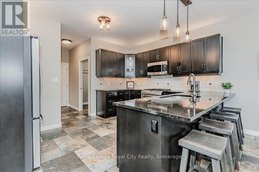 












24 POPHAM DRIVE

,
Guelph (Grange Road),




Ontario
N1E0B8

