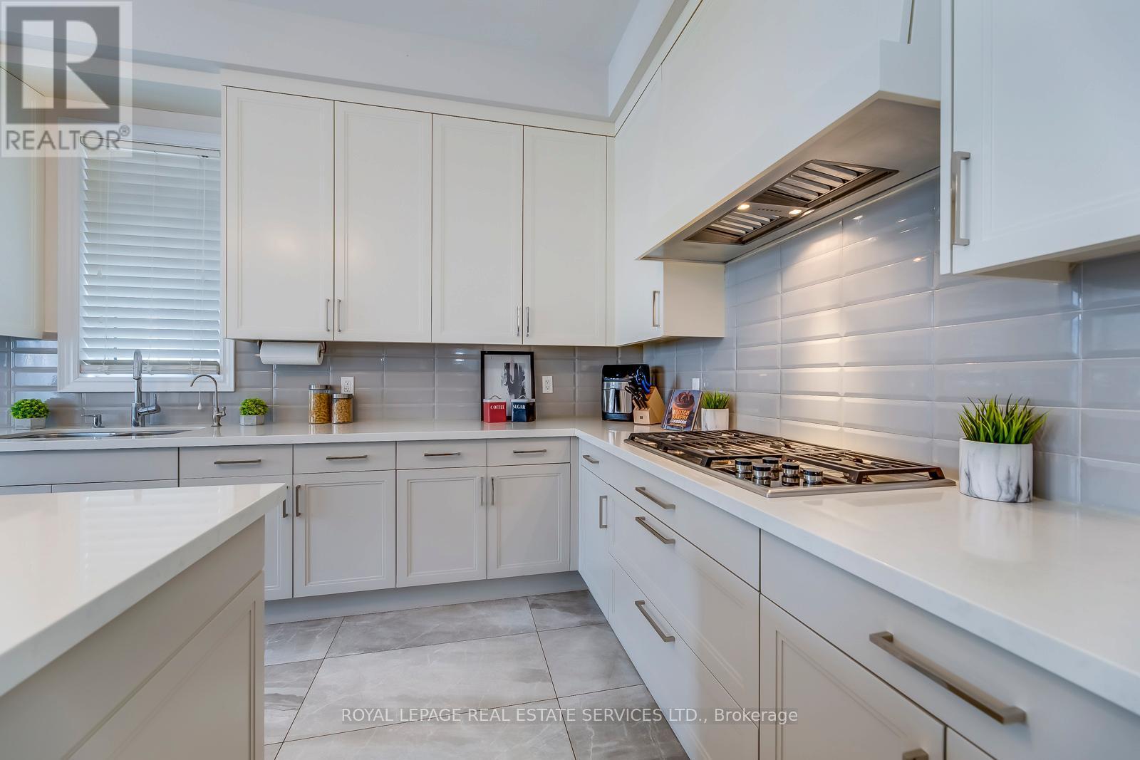 












377 TUDOR AVENUE

,
Oakville,




Ontario
L6K0G8

