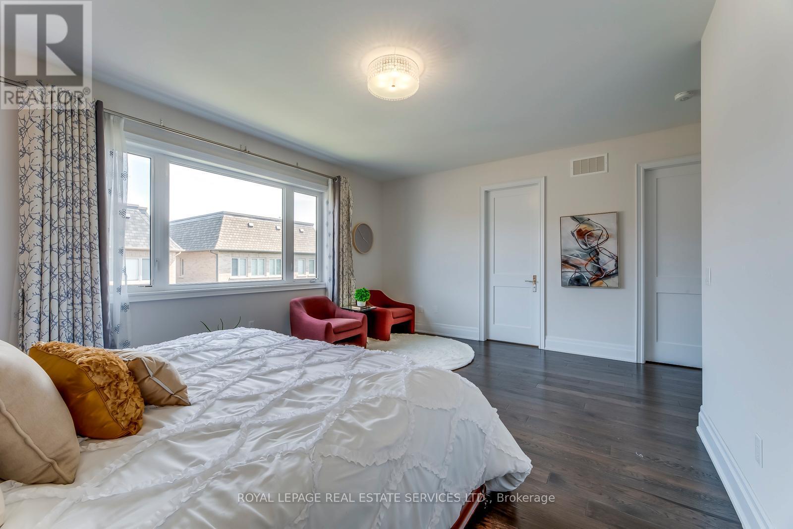 












377 TUDOR AVENUE

,
Oakville,




Ontario
L6K0G8

