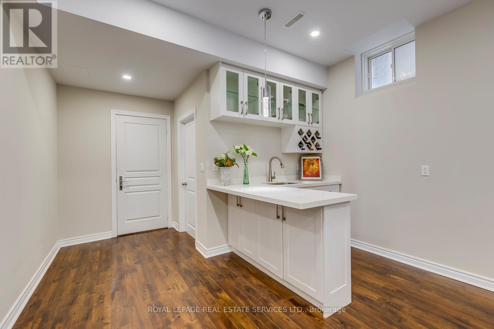 












377 TUDOR AVENUE

,
Oakville,




Ontario
L6K0G8

