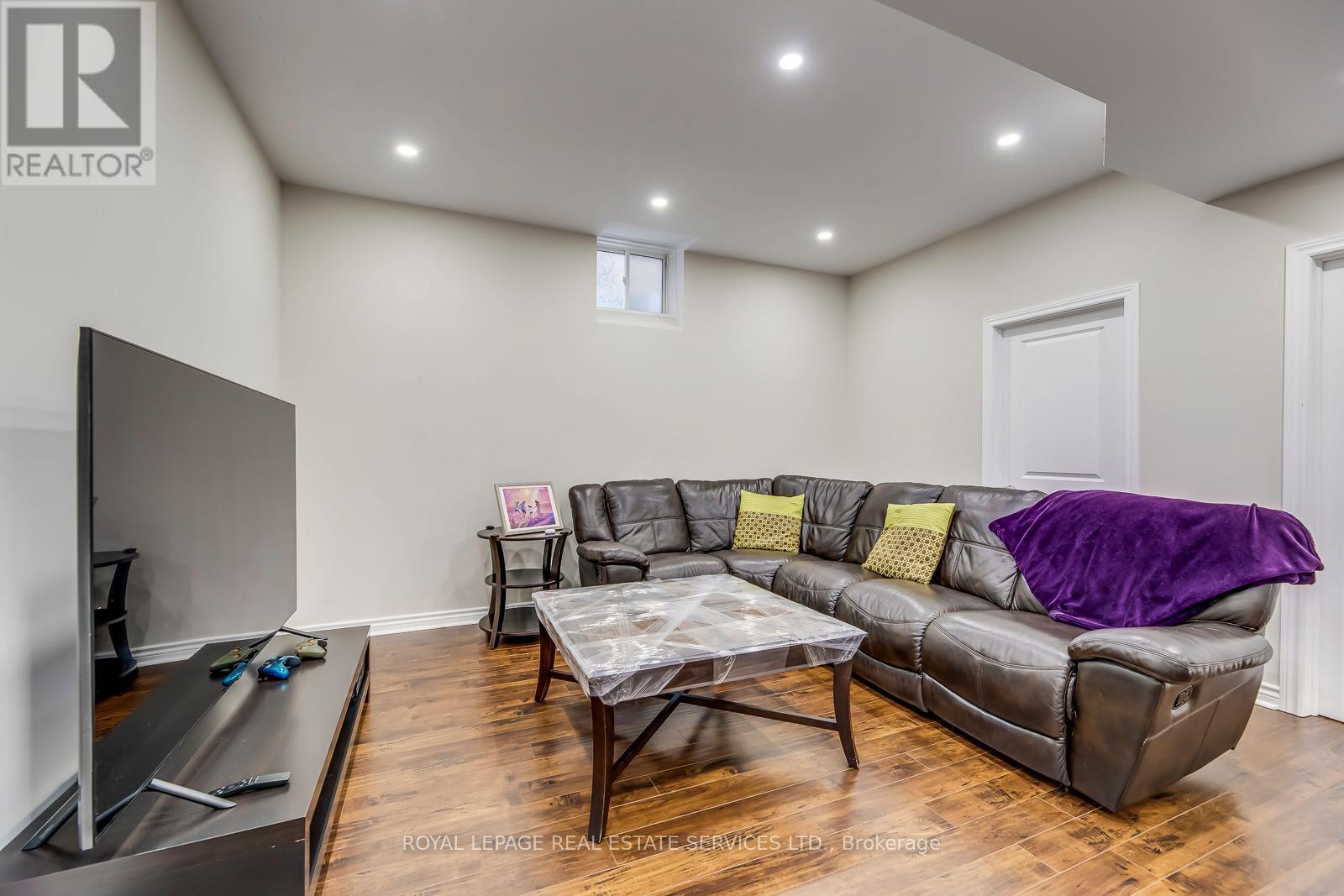 












377 TUDOR AVENUE

,
Oakville,




Ontario
L6K0G8

