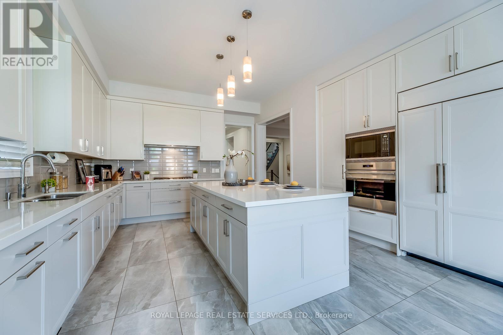 












377 TUDOR AVENUE

,
Oakville,




Ontario
L6K0G8


