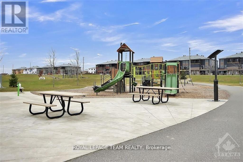 












720 LILLIAN FREIMAN PRIVATE

,
Ottawa,




Ontario
K2J7K8

