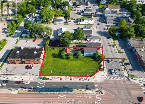 
															
													
													
													11 MAIN ST (432/438 DAVIS) E
													
												
												Newmarket,
												Ontario 