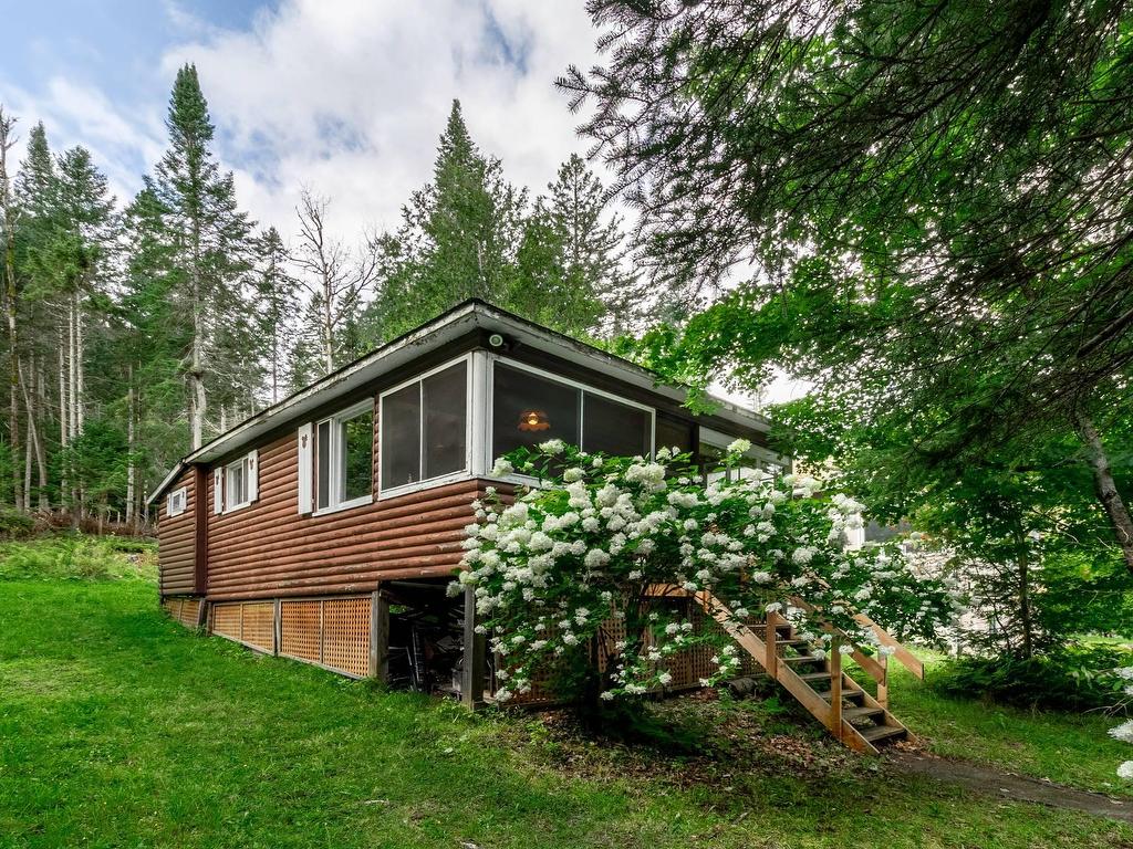 









2237


Ch. du Village

,
Saint-Adolphe-d'Howard,




QC
J0T2B0


