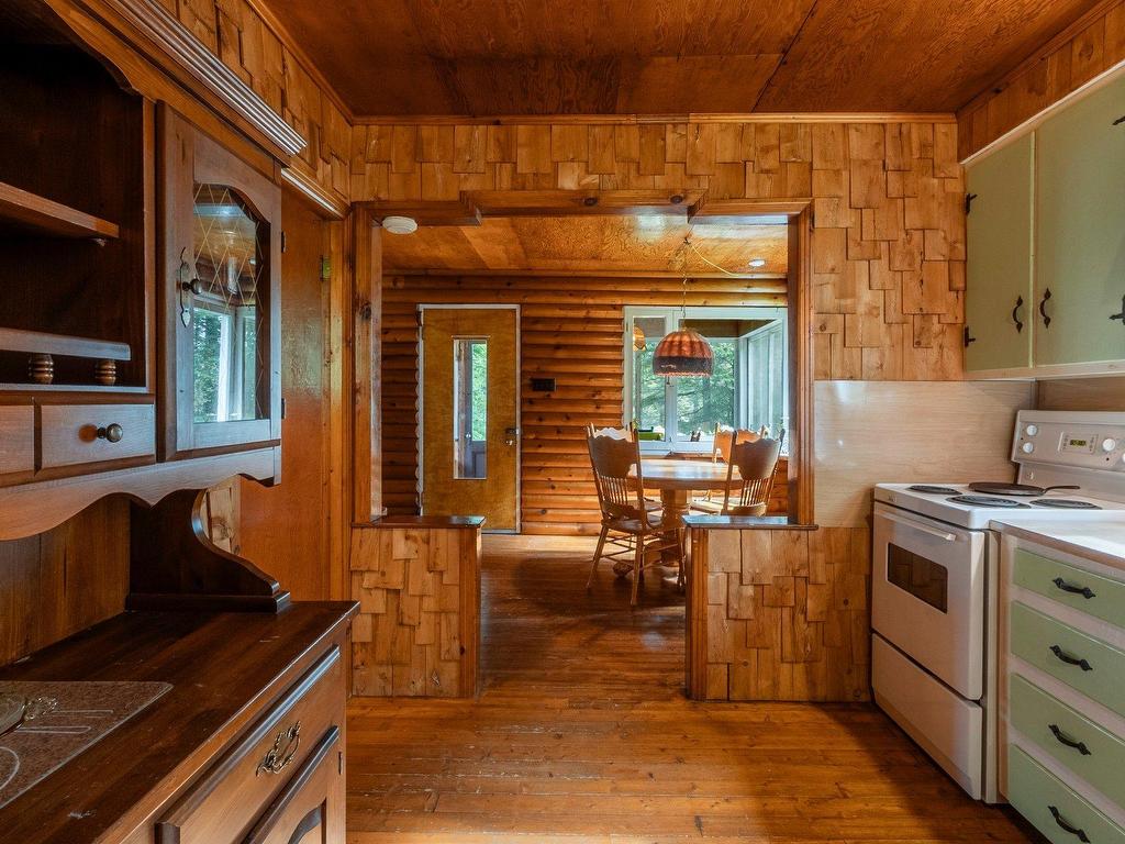









2237


Ch. du Village

,
Saint-Adolphe-d'Howard,




QC
J0T2B0

