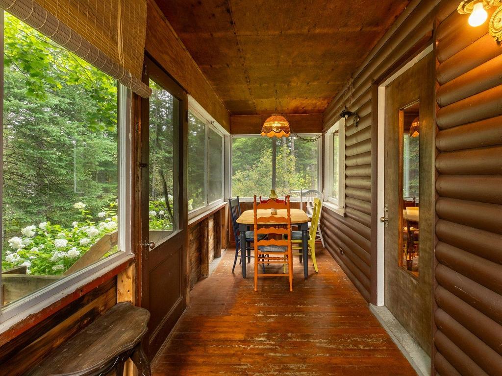 









2237


Ch. du Village

,
Saint-Adolphe-d'Howard,




QC
J0T2B0

