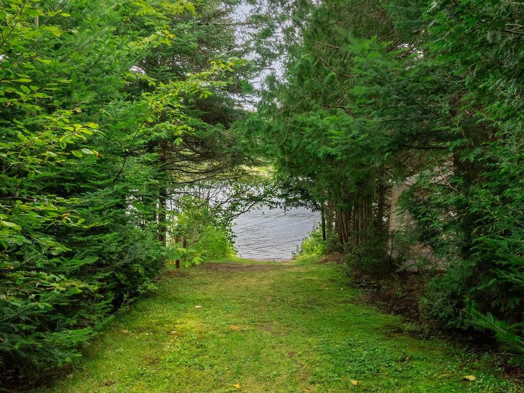 









2237


Ch. du Village

,
Saint-Adolphe-d'Howard,




QC
J0T2B0

