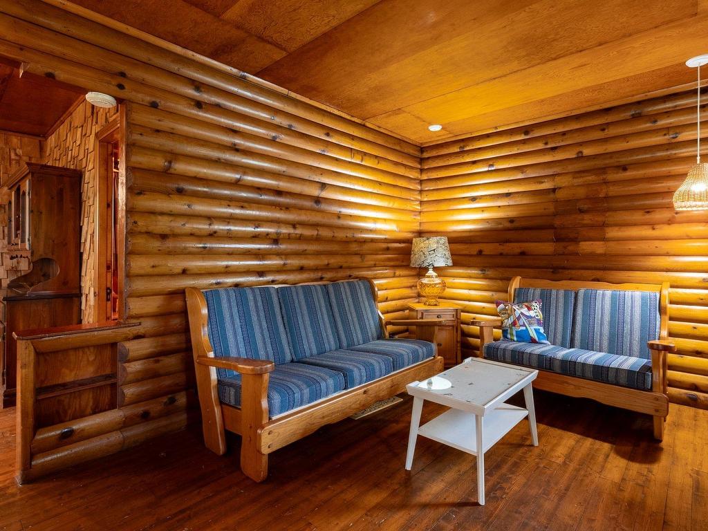 









2237


Ch. du Village

,
Saint-Adolphe-d'Howard,




QC
J0T2B0

