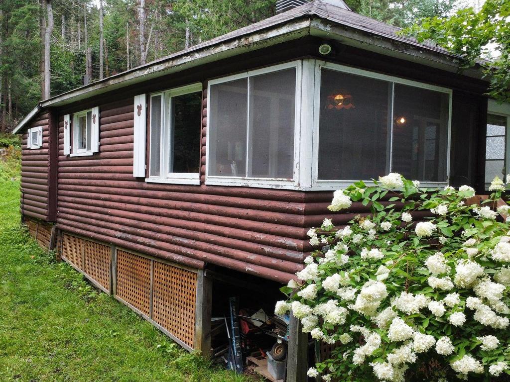 









2237


Ch. du Village

,
Saint-Adolphe-d'Howard,




QC
J0T2B0

