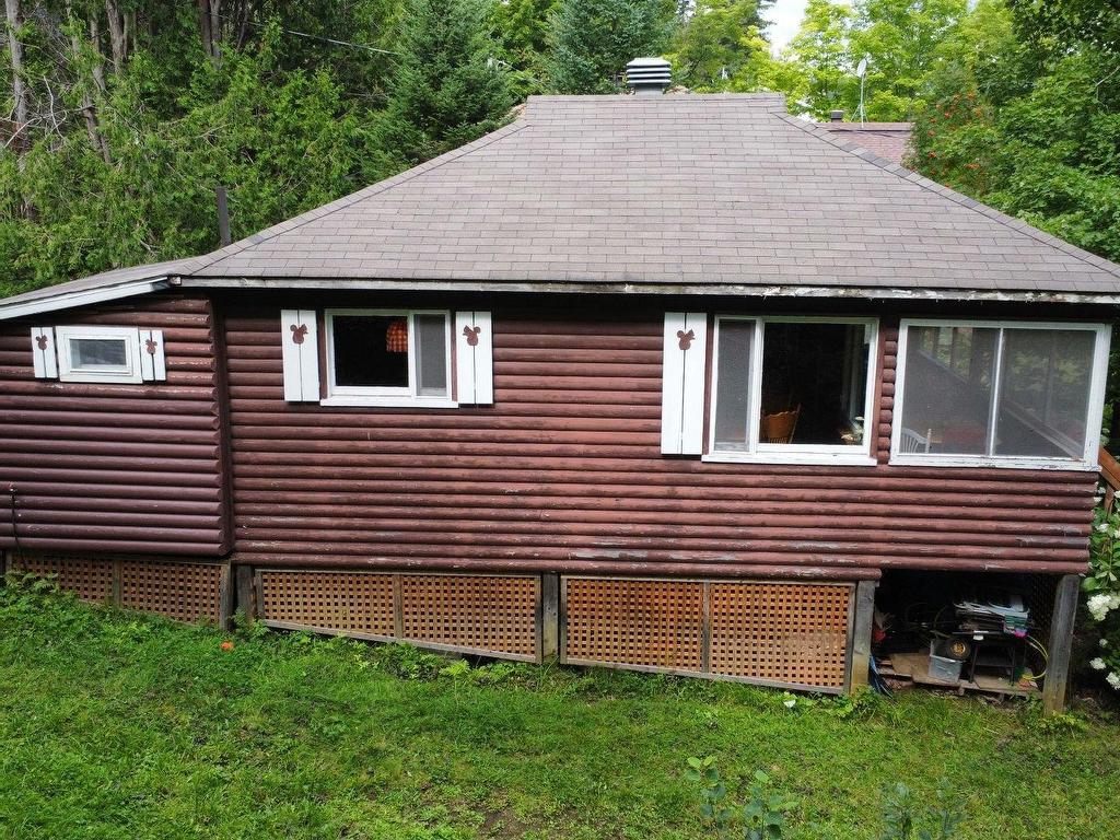









2237


Ch. du Village

,
Saint-Adolphe-d'Howard,




QC
J0T2B0

