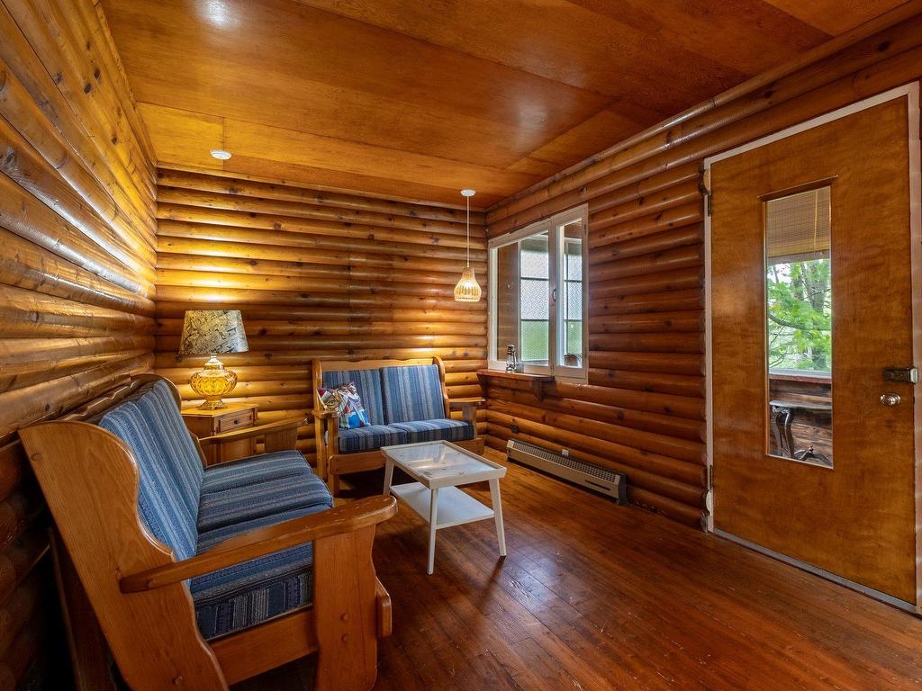 









2237


Ch. du Village

,
Saint-Adolphe-d'Howard,




QC
J0T2B0

