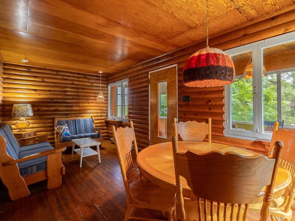 









2237


Ch. du Village

,
Saint-Adolphe-d'Howard,




QC
J0T2B0

