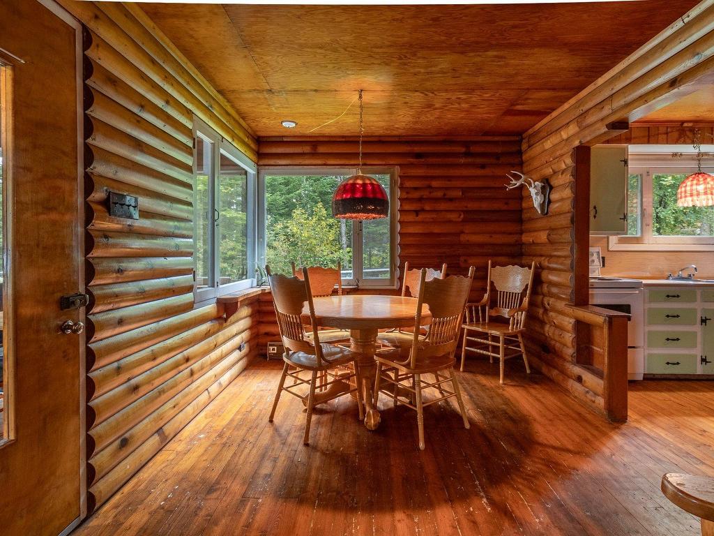 









2237


Ch. du Village

,
Saint-Adolphe-d'Howard,




QC
J0T2B0

