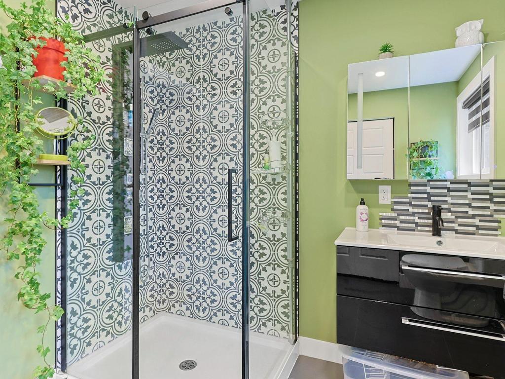 









428


8e Rue

,
Saint-Anicet,




QC
J0S1M0


