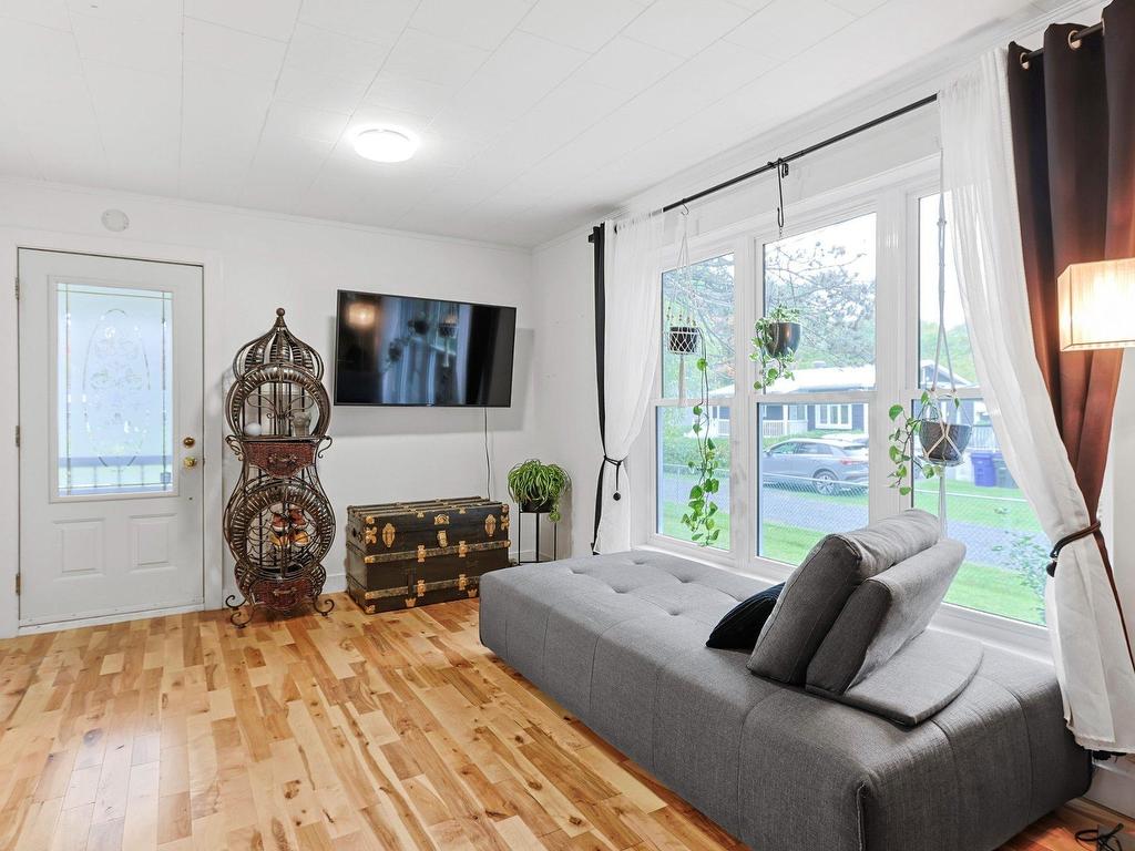 









428


8e Rue

,
Saint-Anicet,




QC
J0S1M0


