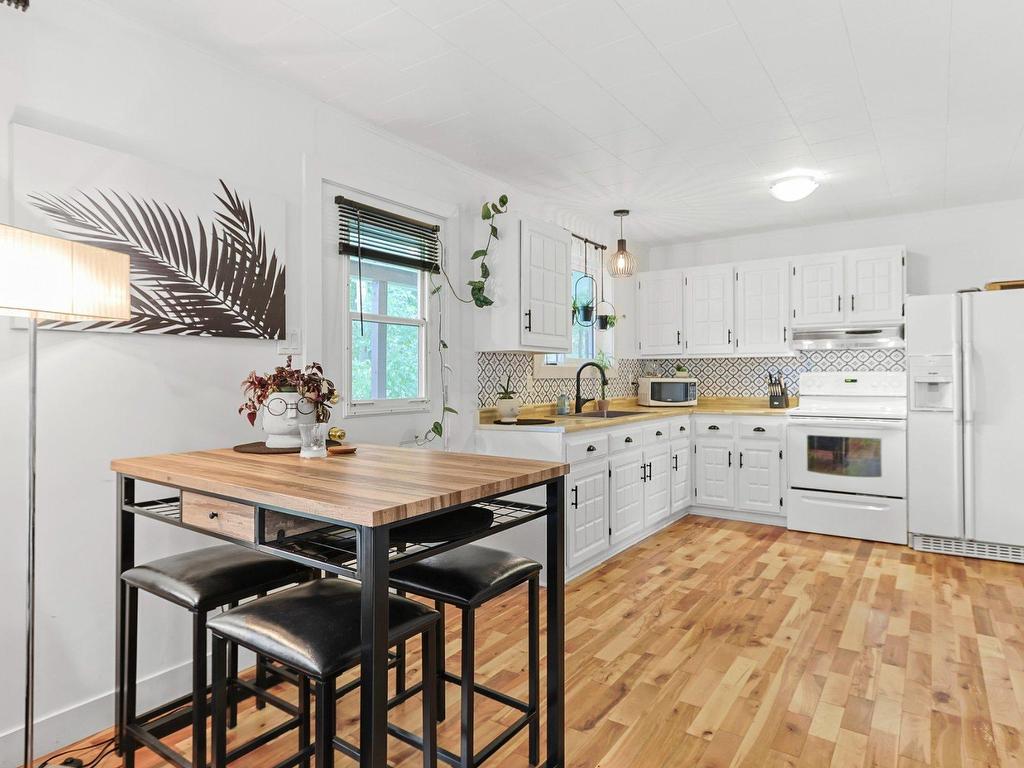 









428


8e Rue

,
Saint-Anicet,




QC
J0S1M0

