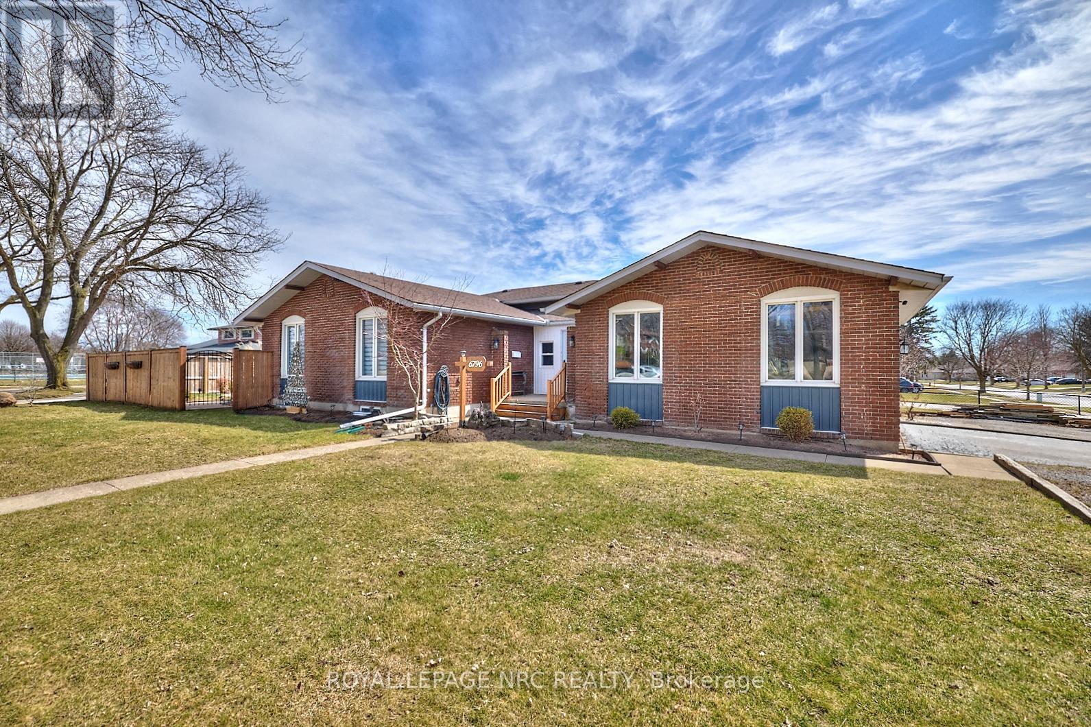 












6796 STOKES STREET

,
Niagara Falls (Dorchester),




Ontario
L2G2H1

