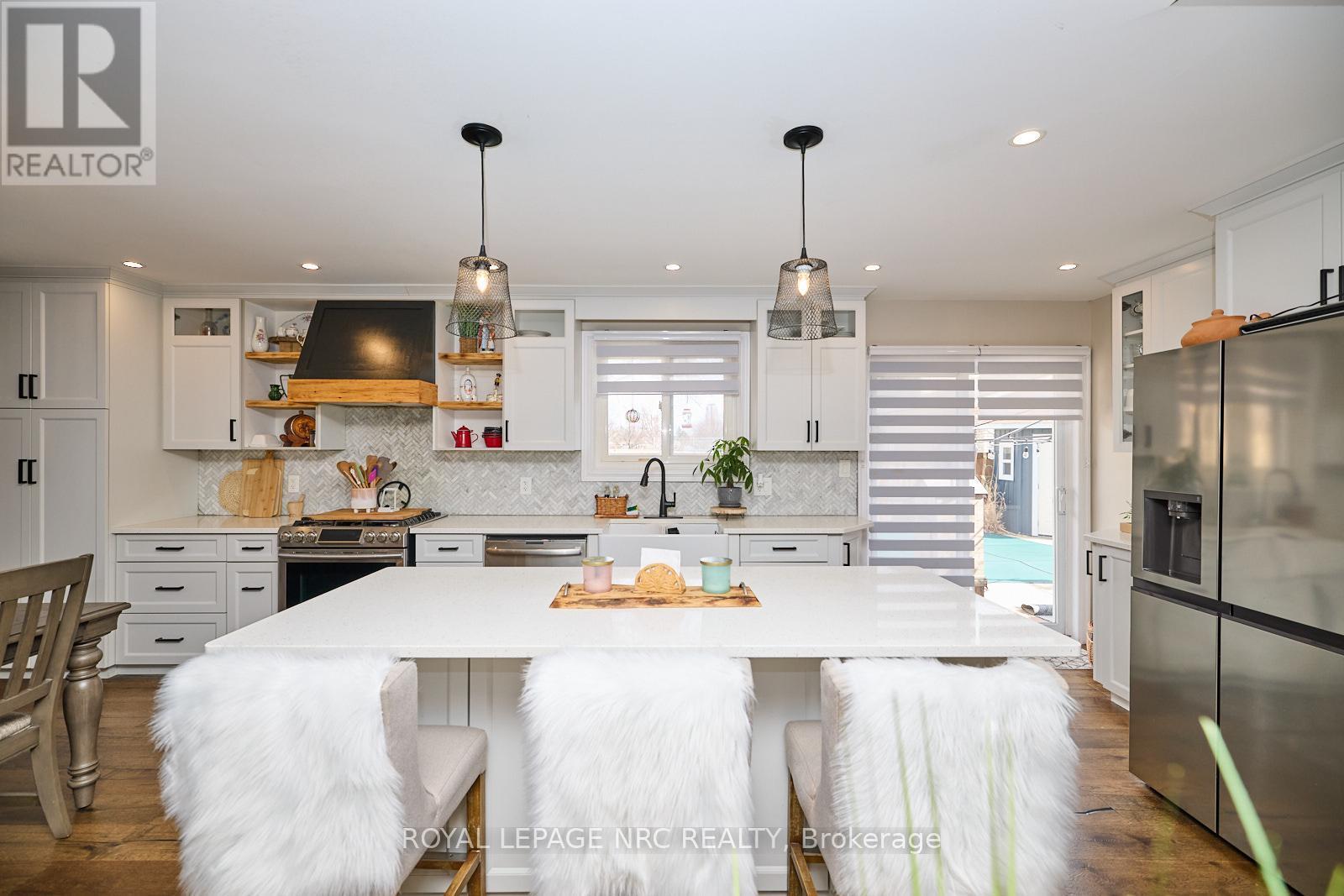 












6796 STOKES STREET

,
Niagara Falls (Dorchester),




Ontario
L2G2H1

