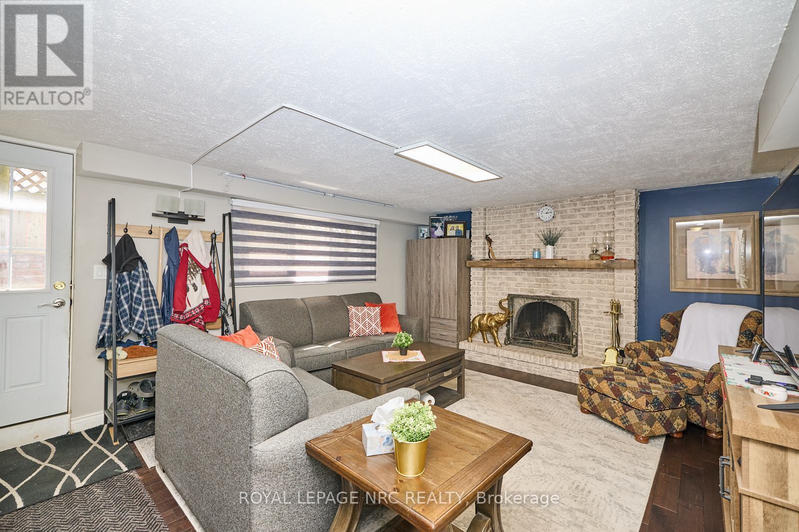












6796 STOKES STREET

,
Niagara Falls (Dorchester),




Ontario
L2G2H1

