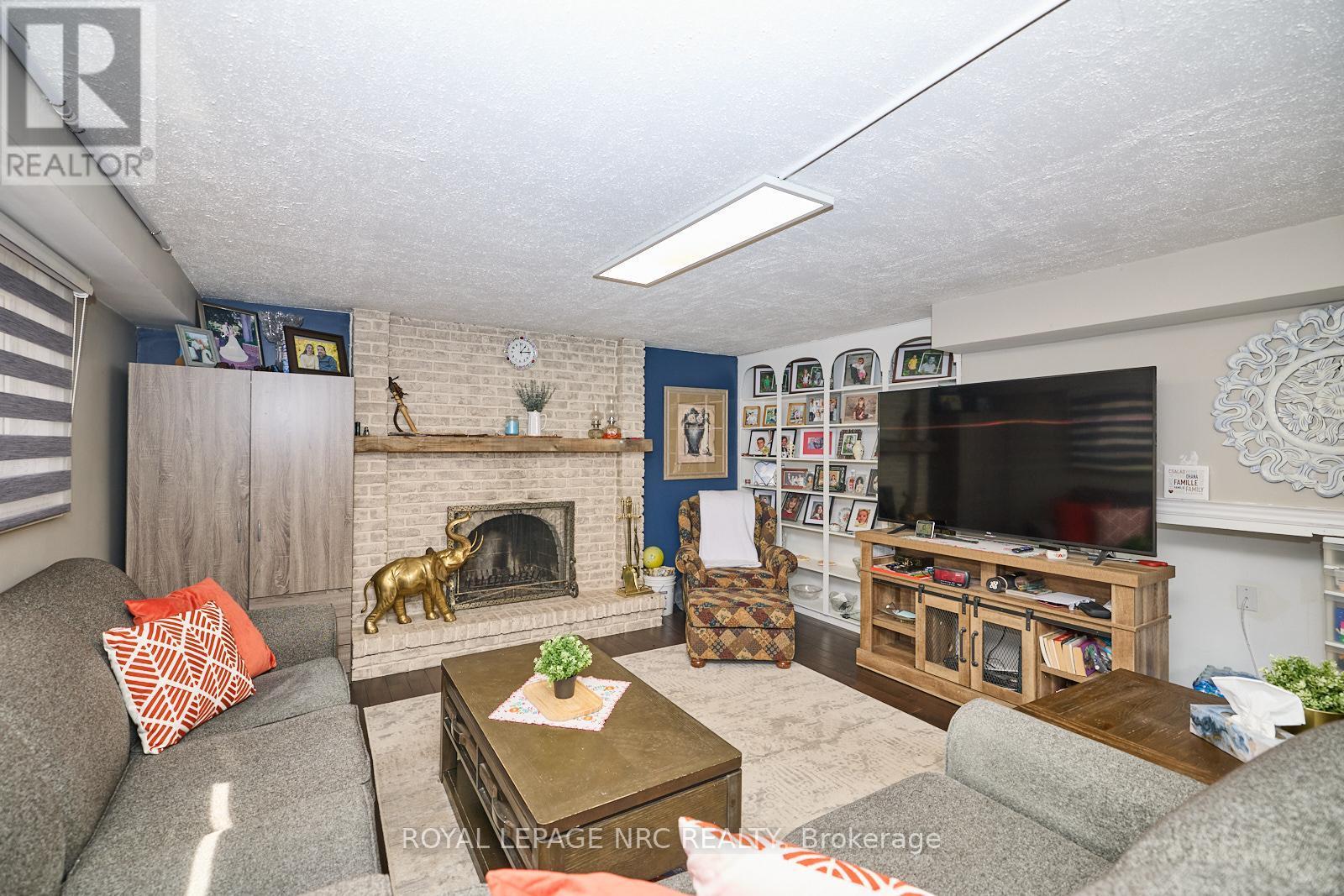 












6796 STOKES STREET

,
Niagara Falls (Dorchester),




Ontario
L2G2H1

