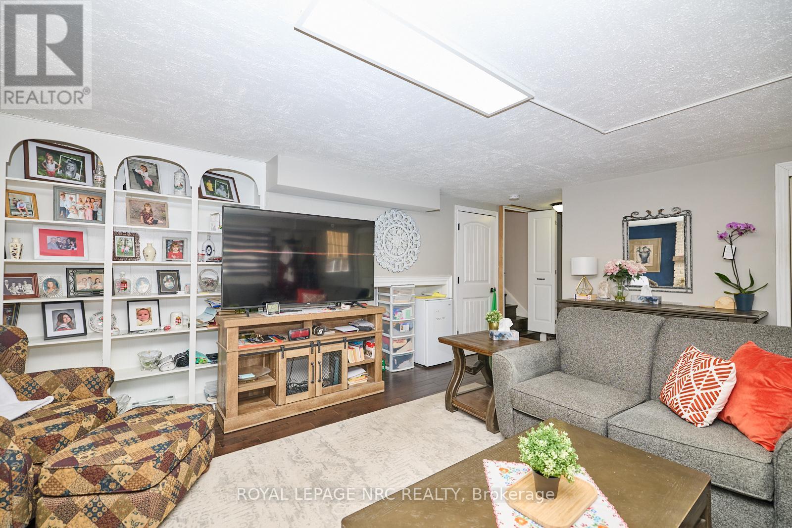 












6796 STOKES STREET

,
Niagara Falls (Dorchester),




Ontario
L2G2H1

