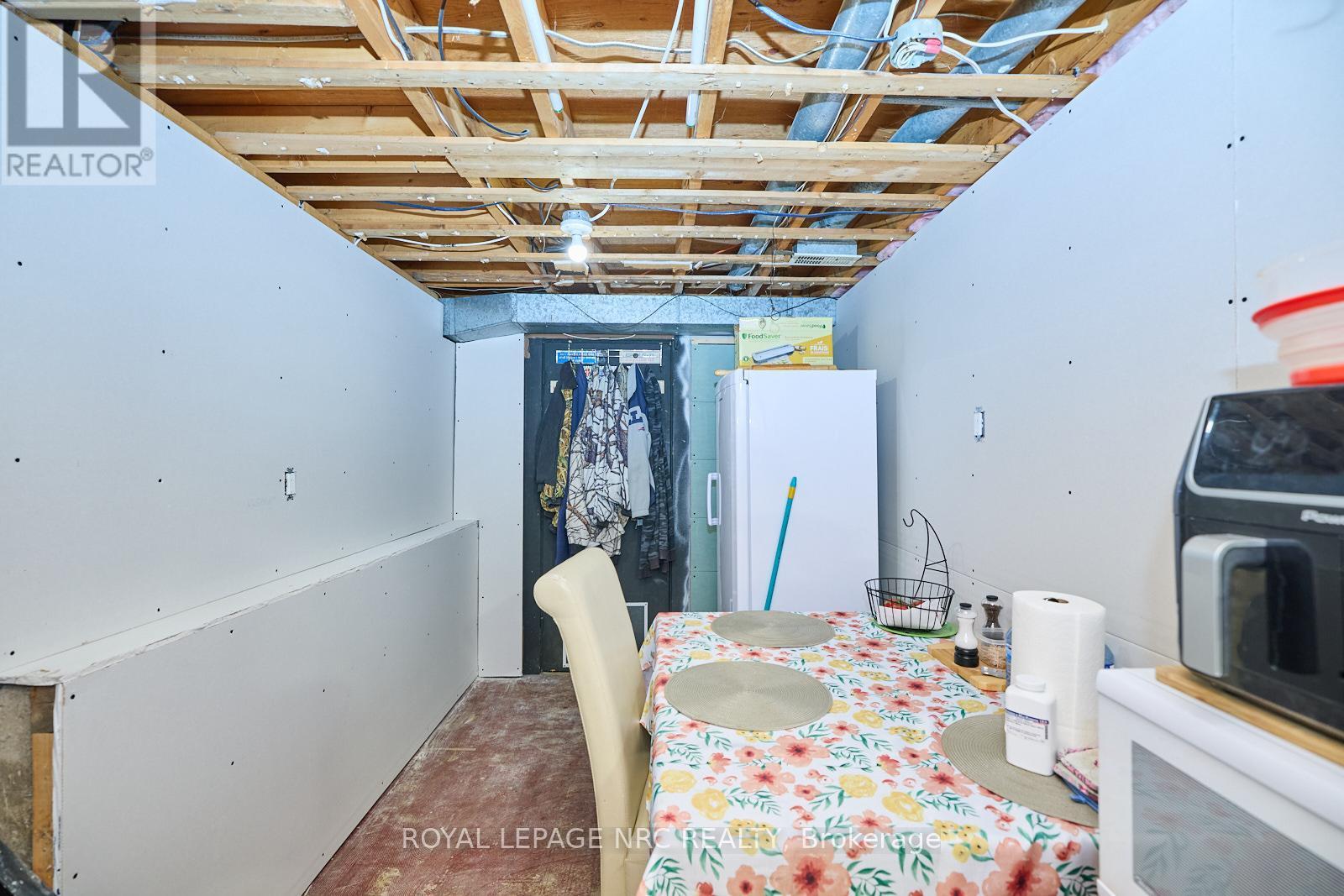 












6796 STOKES STREET

,
Niagara Falls (Dorchester),




Ontario
L2G2H1

