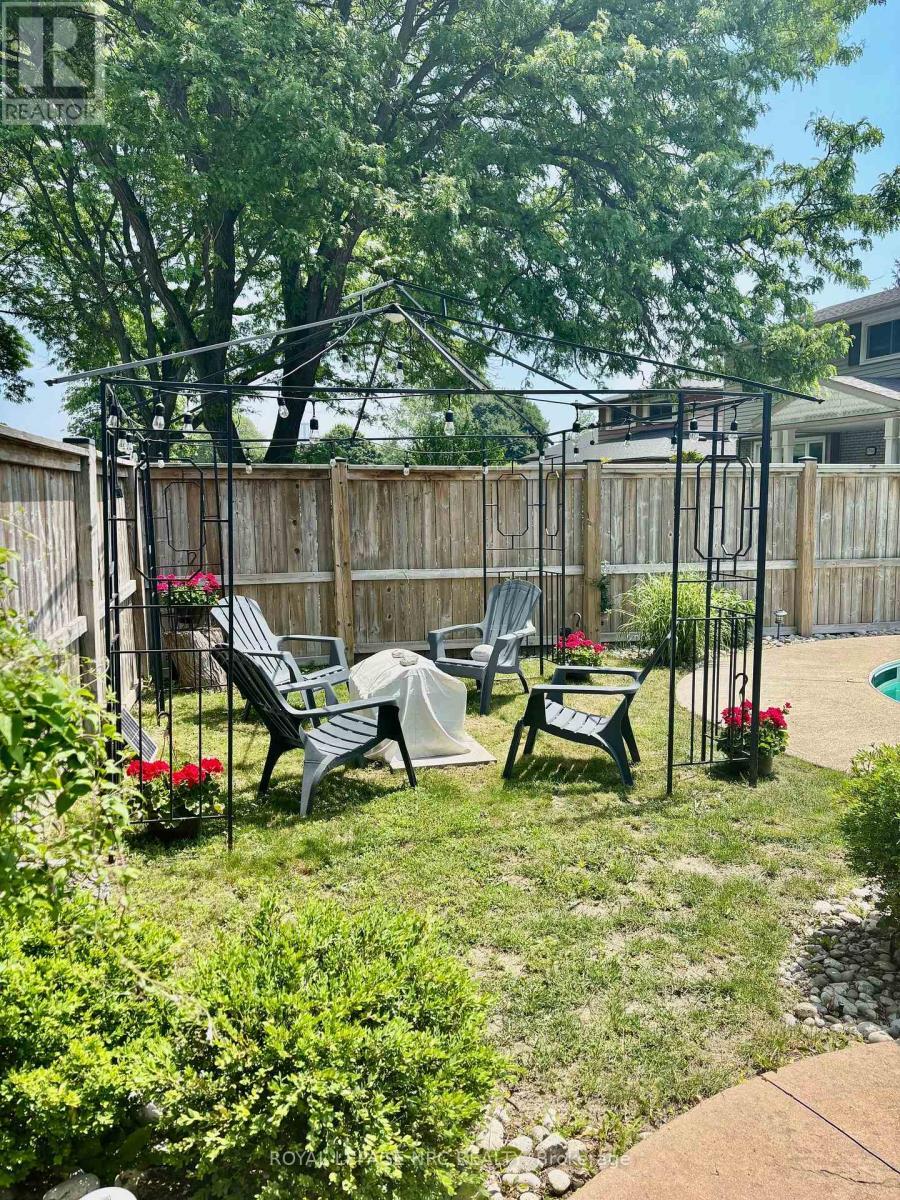 












6796 STOKES STREET

,
Niagara Falls (Dorchester),




Ontario
L2G2H1

