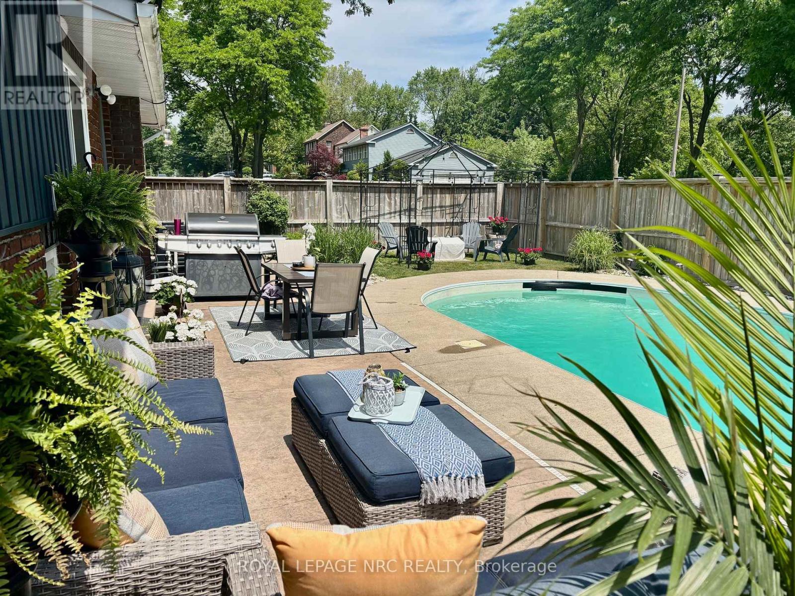 












6796 STOKES STREET

,
Niagara Falls (Dorchester),




Ontario
L2G2H1

