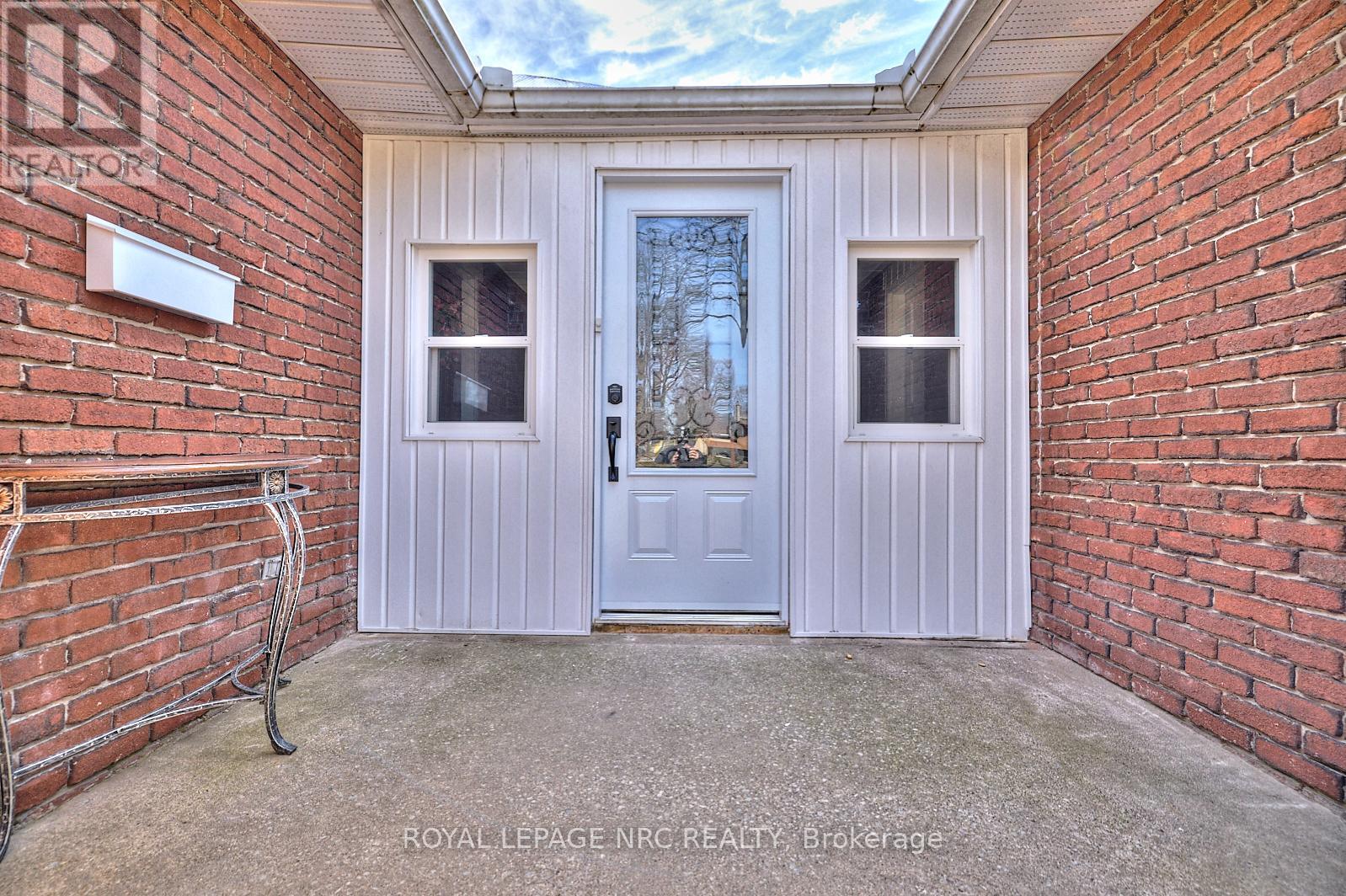 












6796 STOKES STREET

,
Niagara Falls (Dorchester),




Ontario
L2G2H1

