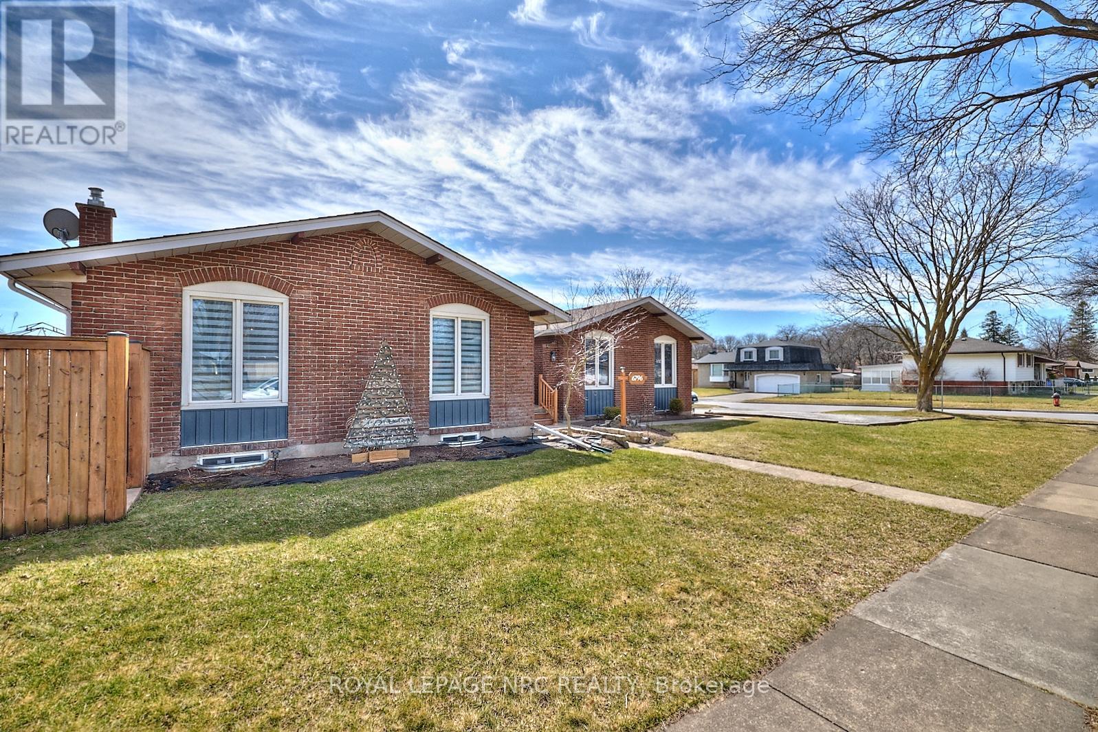 












6796 STOKES STREET

,
Niagara Falls (Dorchester),




Ontario
L2G2H1

