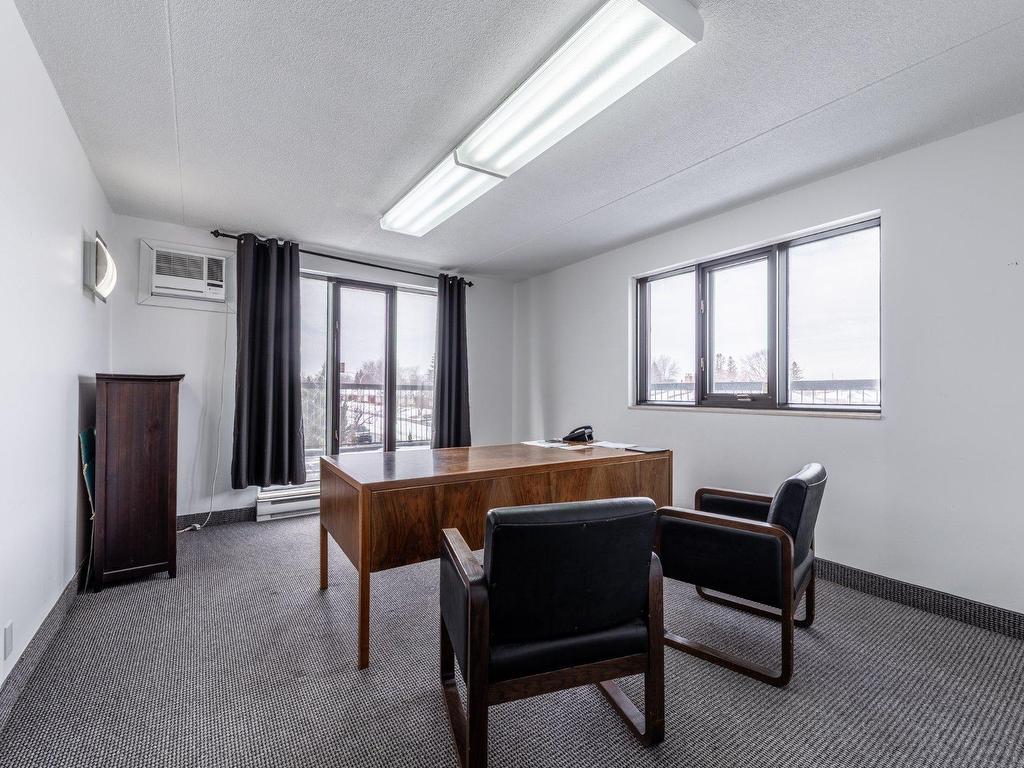 









580


Boul. du Séminaire N.

,
Saint-Jean-sur-Richelieu,




QC
J3B7E3

