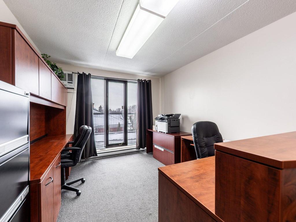 









580


Boul. du Séminaire N.

,
Saint-Jean-sur-Richelieu,




QC
J3B7E3

