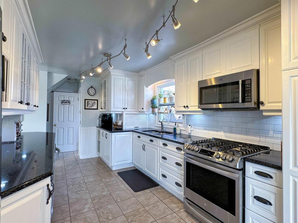 












23 Pond Street

,
Cornwall,




PE
C0A 1H0

