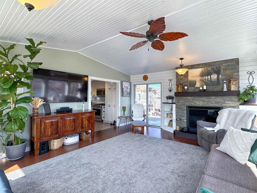 












23 Pond Street

,
Cornwall,




PE
C0A 1H0

