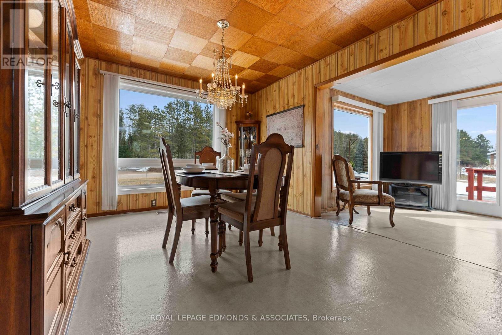 












3433 ROUND LAKE ROAD

,
Killaloe, Hagarty and Richards,




Ontario
K0J2A0

