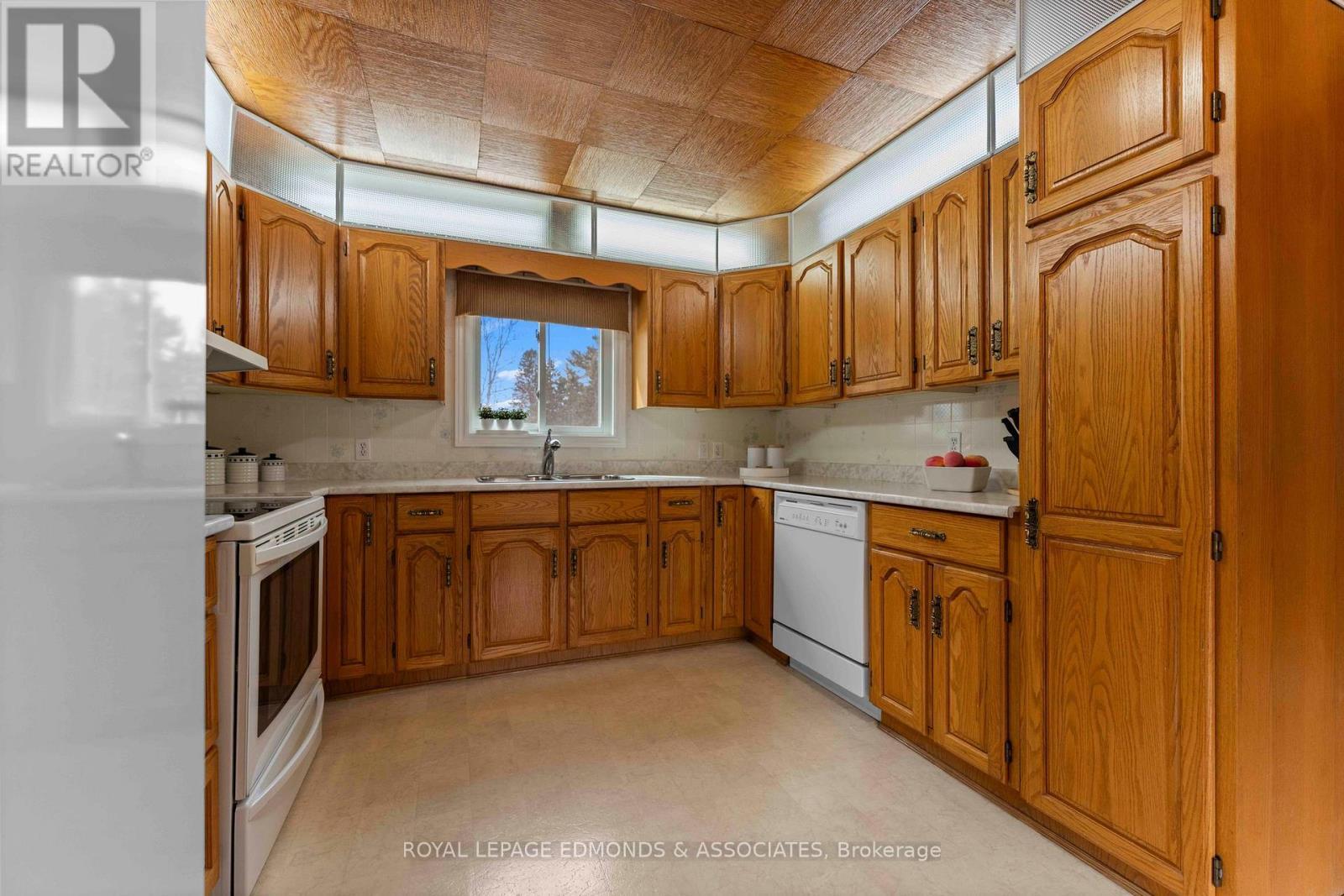 












3433 ROUND LAKE ROAD

,
Killaloe, Hagarty and Richards,




Ontario
K0J2A0

