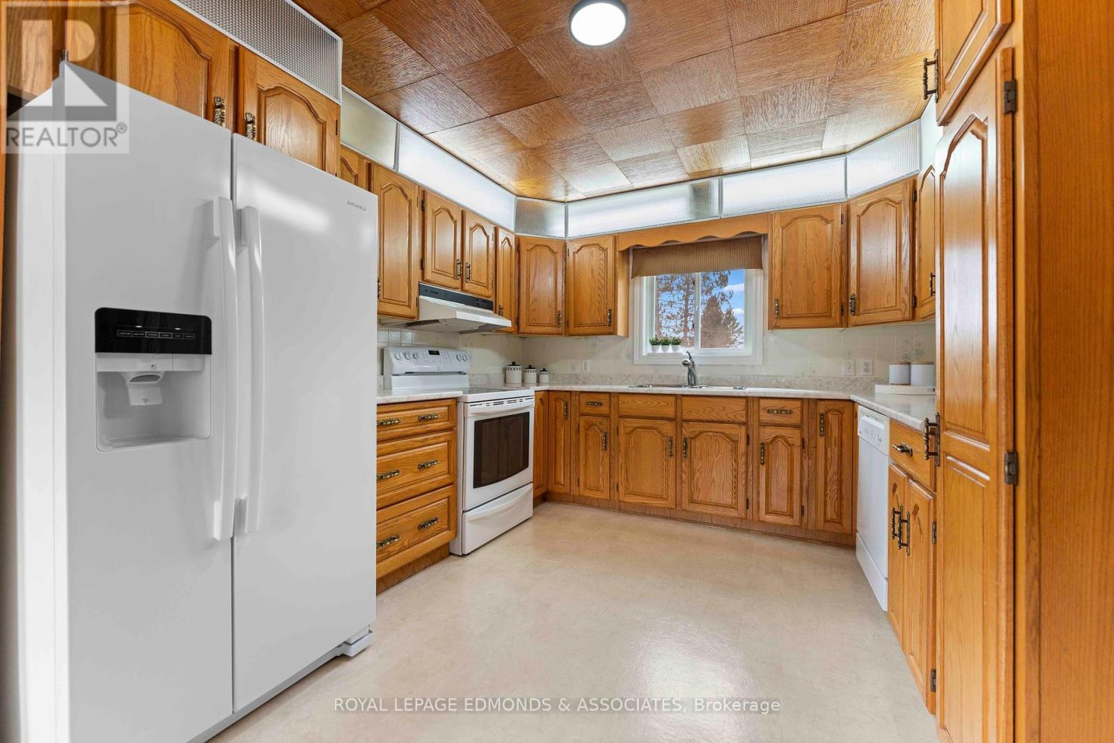 












3433 ROUND LAKE ROAD

,
Killaloe, Hagarty and Richards,




Ontario
K0J2A0

