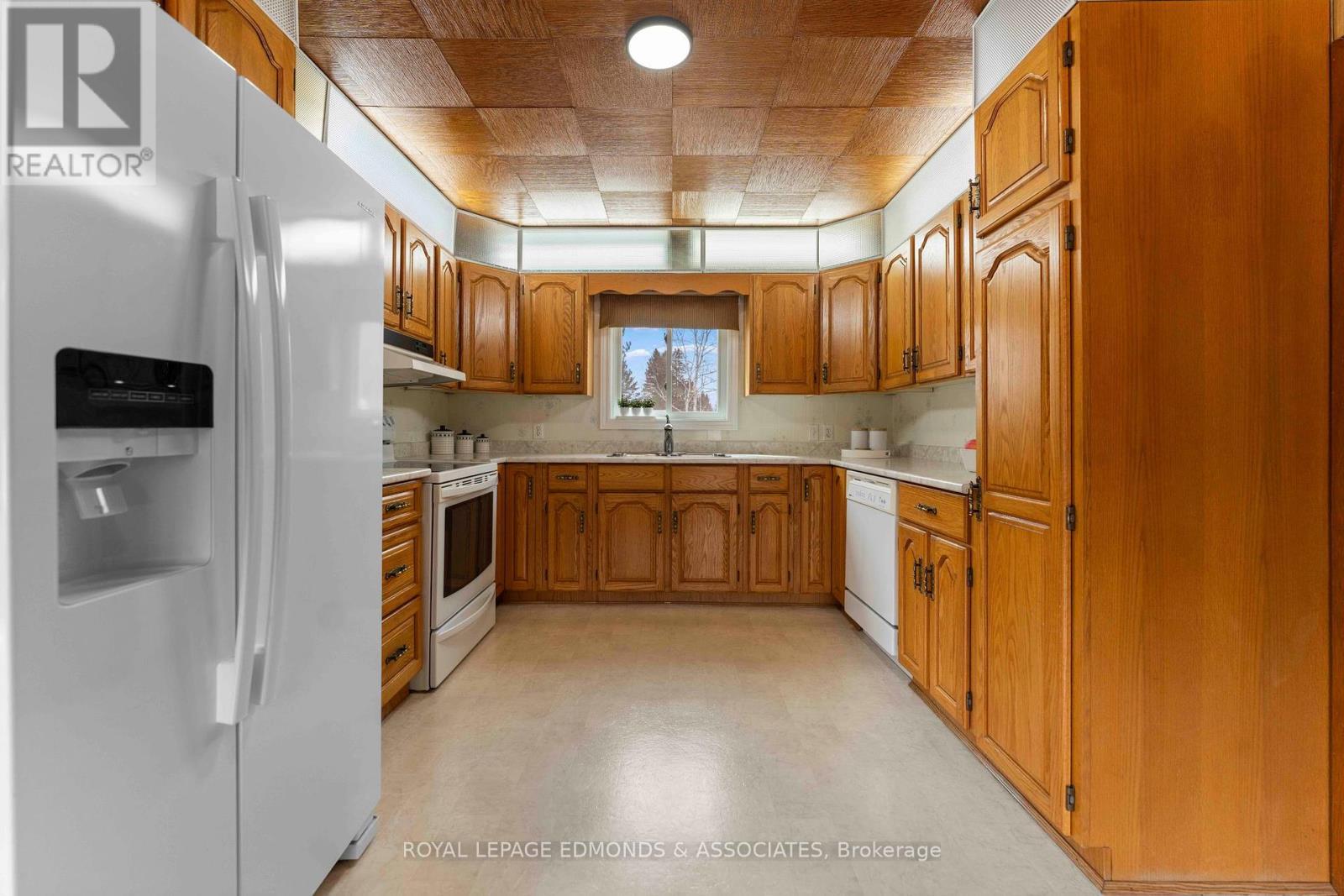 












3433 ROUND LAKE ROAD

,
Killaloe, Hagarty and Richards,




Ontario
K0J2A0

