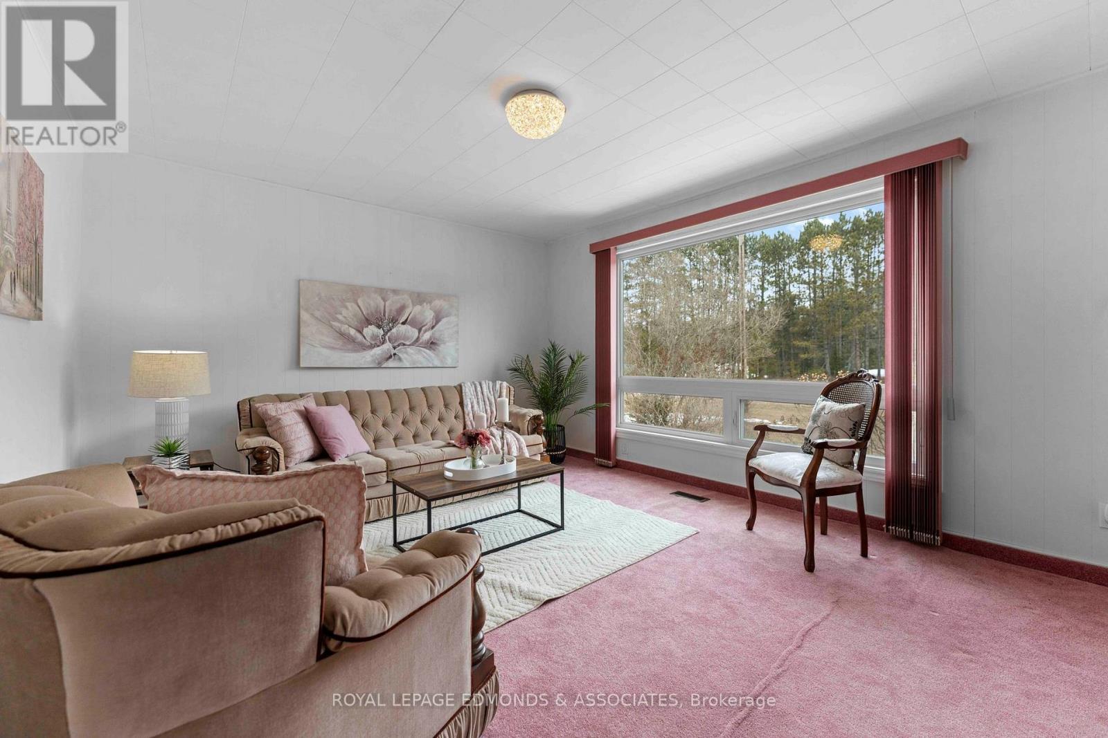 












3433 ROUND LAKE ROAD

,
Killaloe, Hagarty and Richards,




Ontario
K0J2A0

