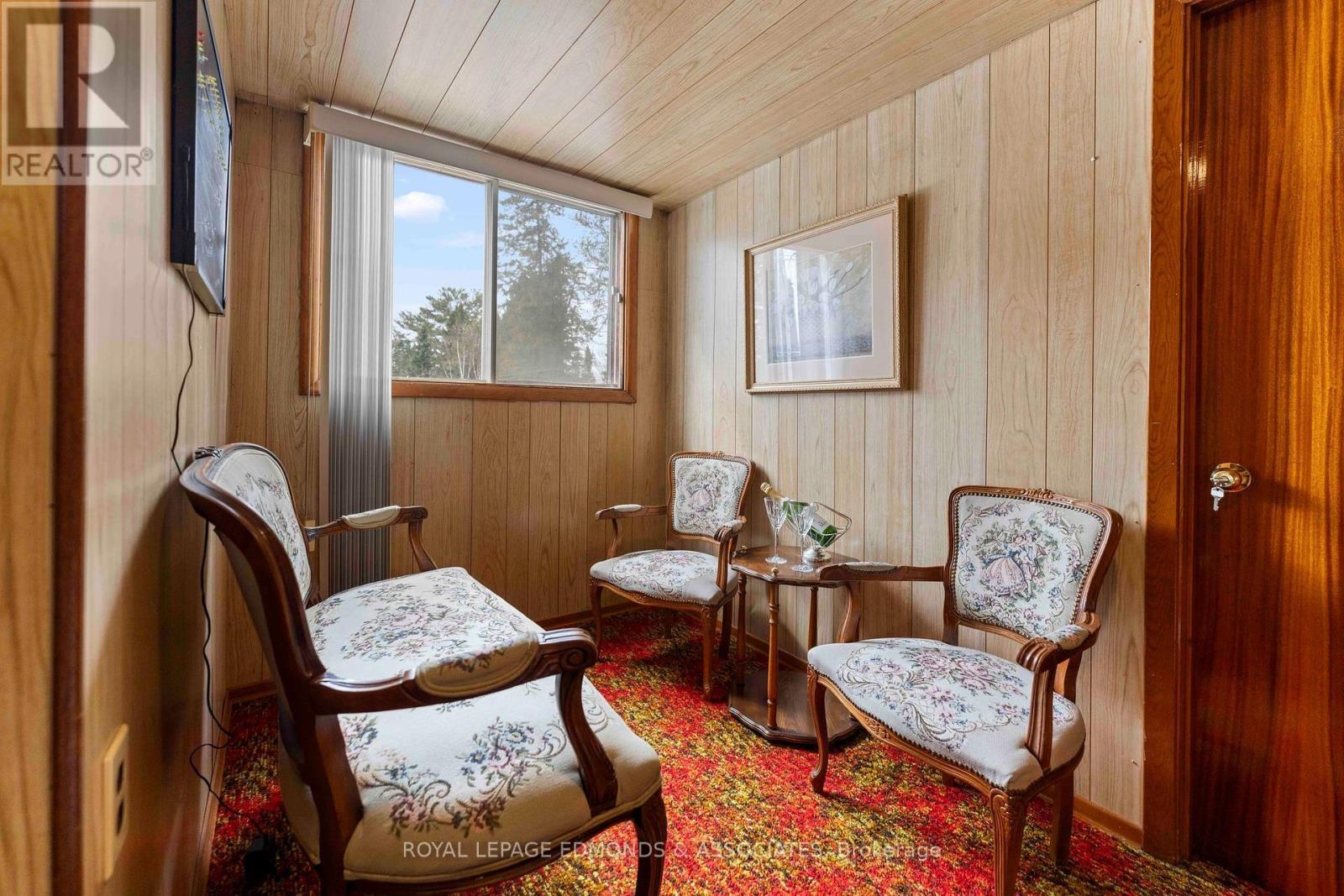 












3433 ROUND LAKE ROAD

,
Killaloe, Hagarty and Richards,




Ontario
K0J2A0


